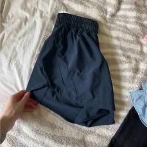Lululemon True Navy Track That Mid Rise Lined Short 5”